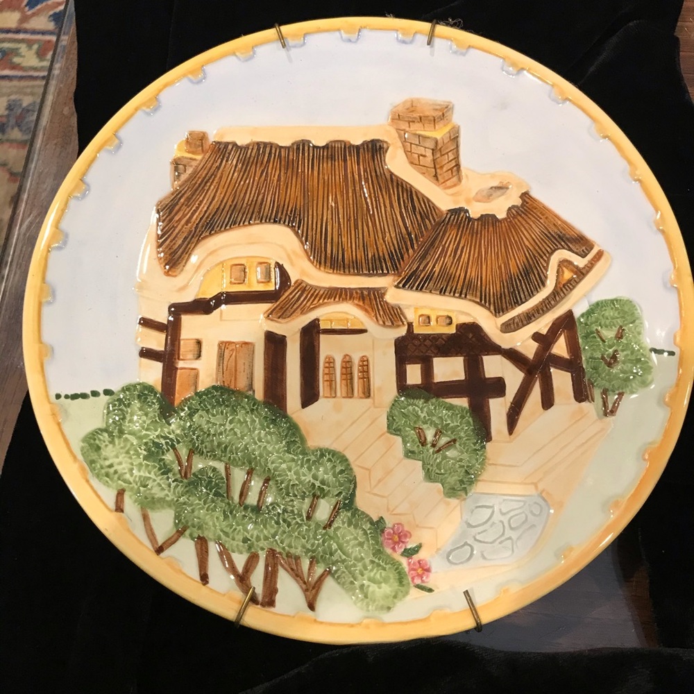 HAND PAINTED THATCHED ROOF PLATE.